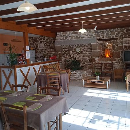 Chambres D'Hotes Le Petit Angle Saint-Broladre エクステリア 写真