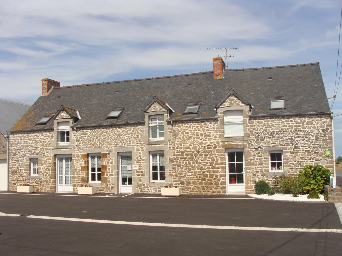 Chambres D'Hotes Le Petit Angle Saint-Broladre エクステリア 写真