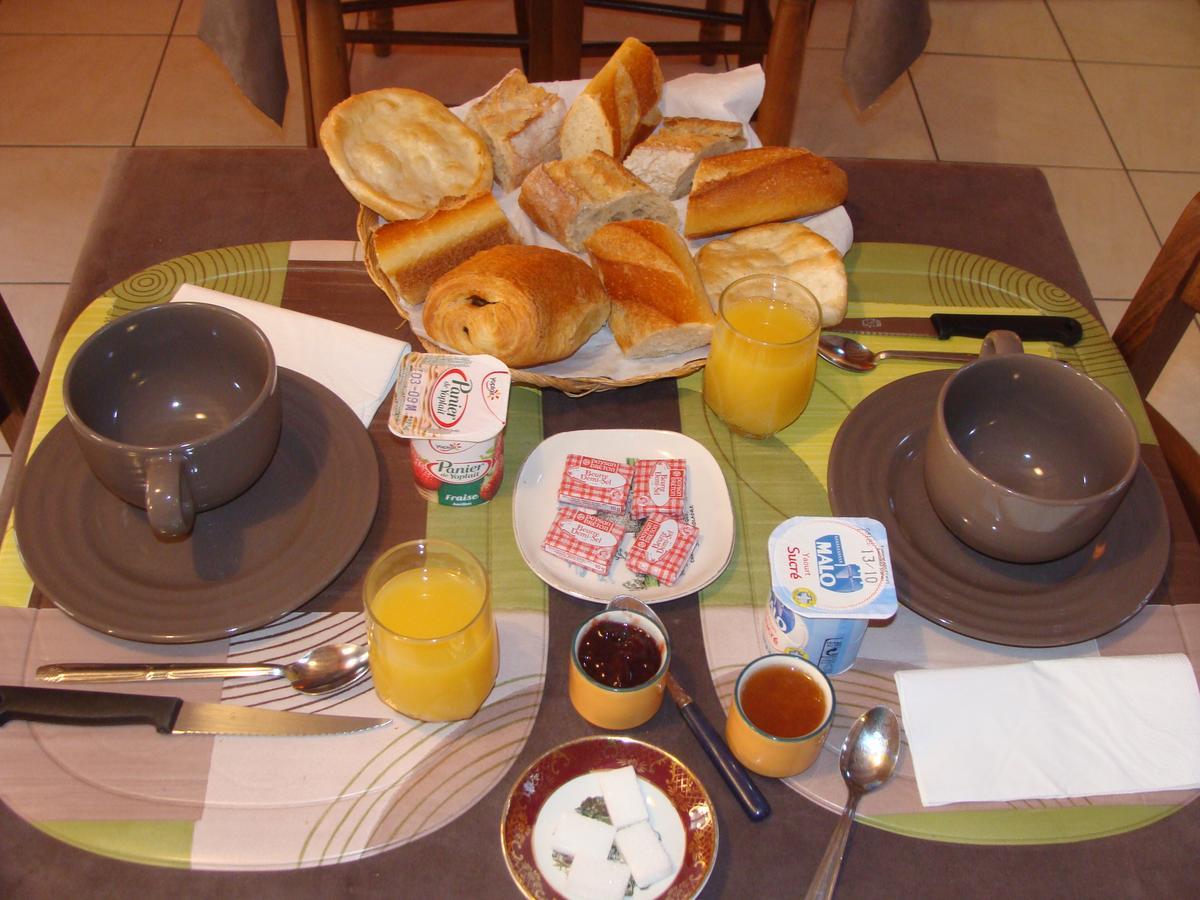 Chambres D'Hotes Le Petit Angle Saint-Broladre エクステリア 写真
